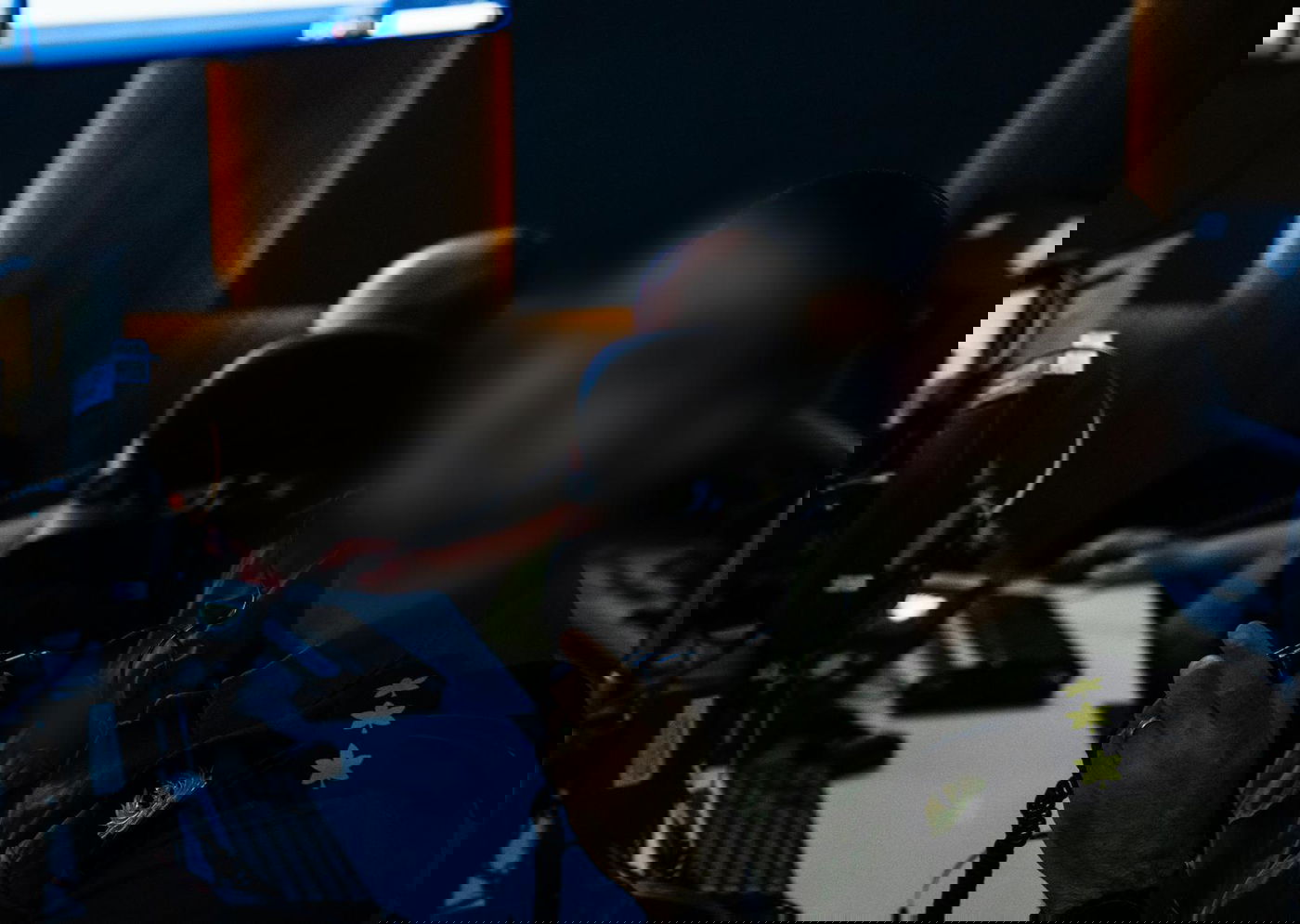 חדר הבקרה בחיל האוויר בזמן היירוטים