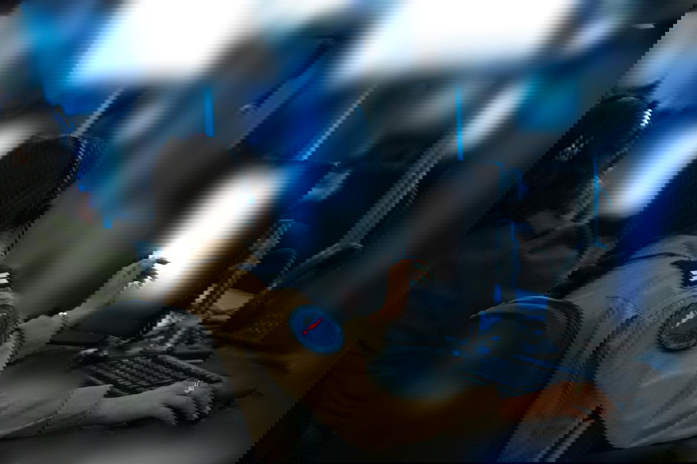 חדר הבקרה בחיל האוויר בזמן היירוטים