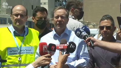 נשיא המדינה בזירת הנפילה בסורוקה: "צריך להכות בראש הנחש בטהרן"