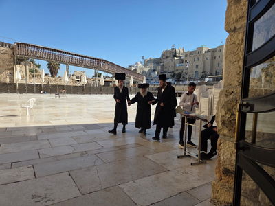 הגה"צ גאב"ד מאקאווא בכותל המערבי