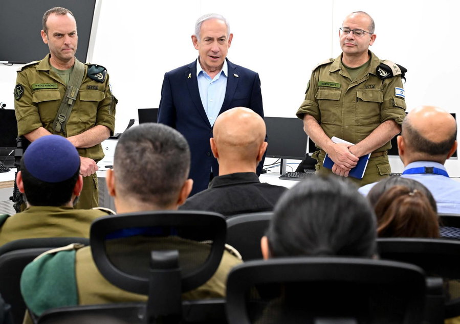 ראש הממשלה בבסיס המודיעין