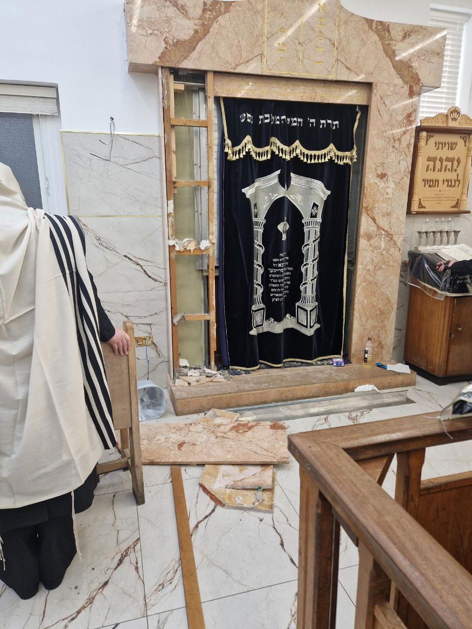 שטיבל דחסידי גור בלונדון הבוקר 