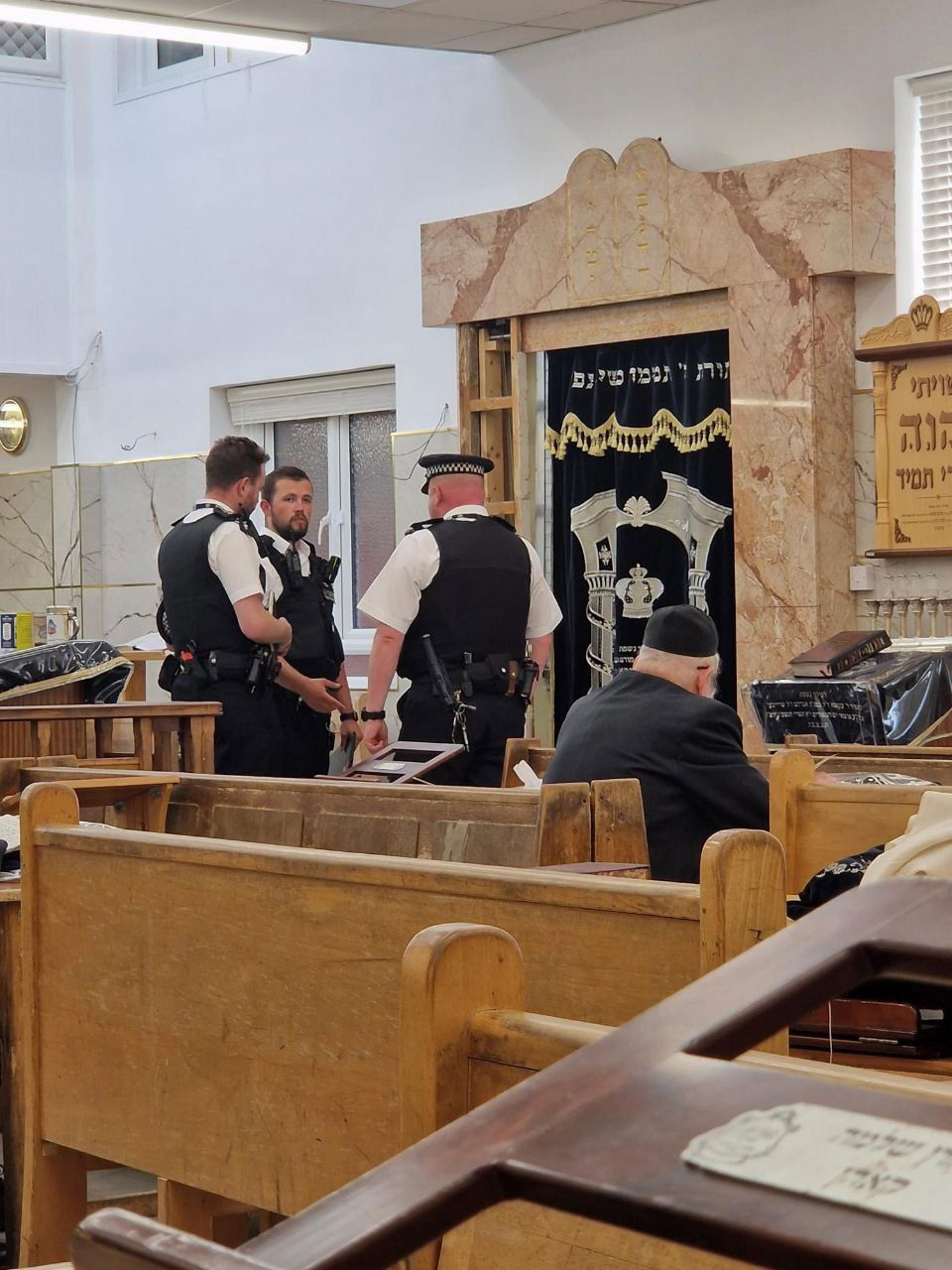 שטיבל דחסידי גור בלונדון הבוקר 