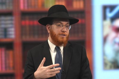 שבת מלחמה: האם מותר להתעדכן בחדשות
מיהודי מחלל שבת? • צפו