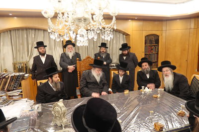 שמחת בית נדבורנה - מאקאווא - קאסוב ויז'ניץ - קומרנא 