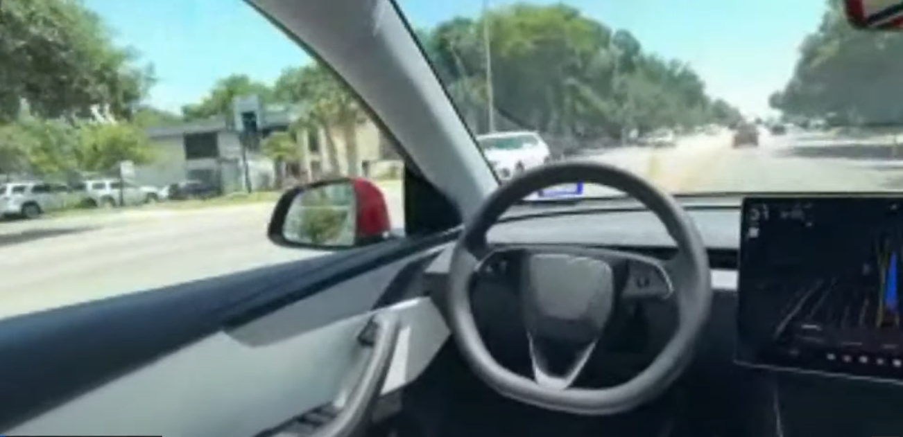 ללא אדם במושב הנהג. הרובוטקסי בנסיעת מבחן היום