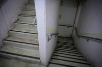 כניסה למקלט