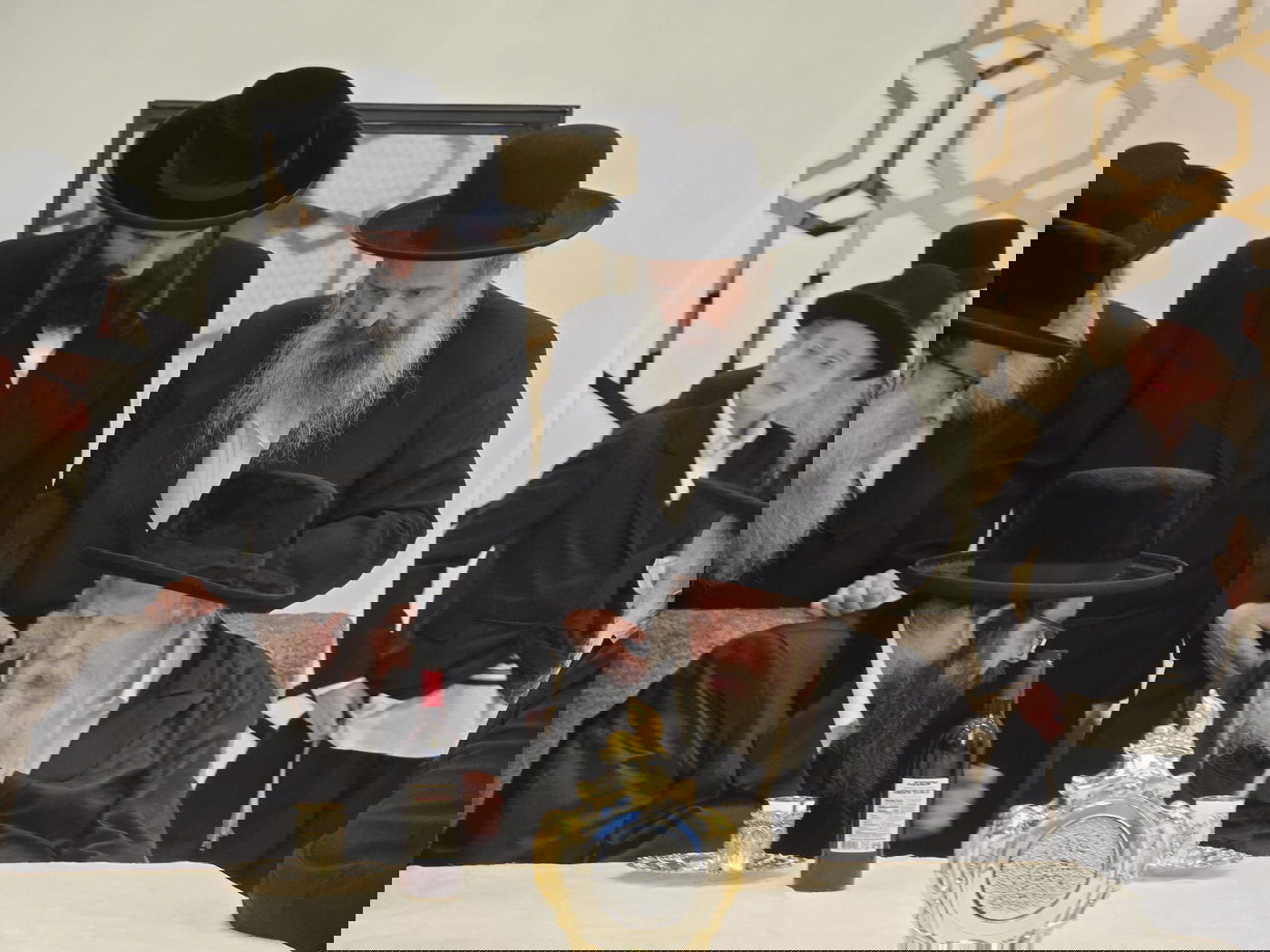 האדמו"ר מזוויעהיל מונסי בביקור אצל האדמו"ר מגור