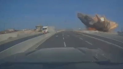 תיעוד מלחיץ מהדרום: נוסע ברכב בזמן אזעקה - והטיל מתפוצץ לידו