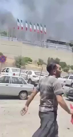 אסירים באיראן נמלטים מבית הכלא של מתנגדי המשטר שהופצץ במהלך מבצע עם עלביא