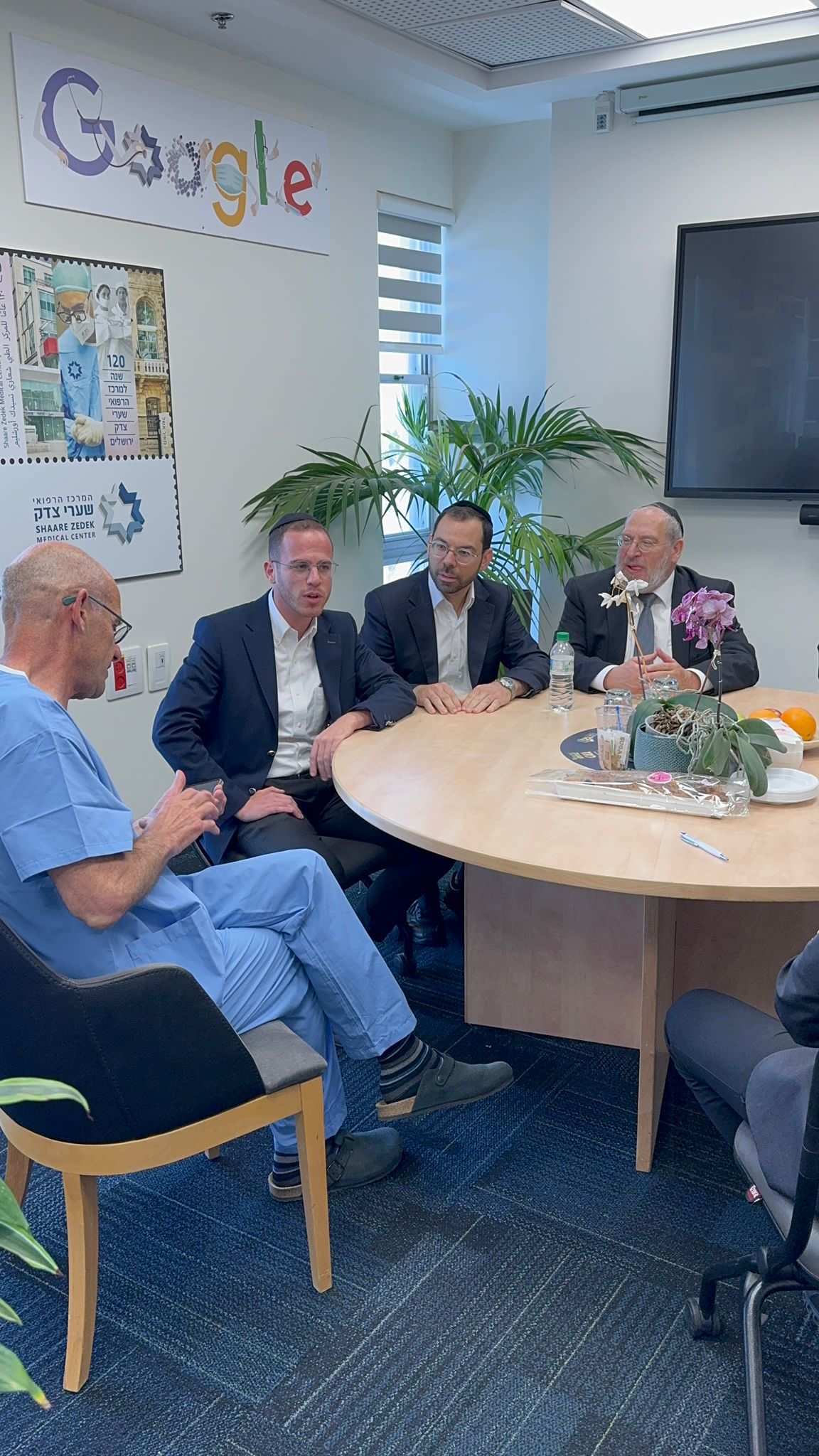 היועצים הרפואיים של ארגון 'מזור' בסיור במתחם הממוגן של שערי צדק