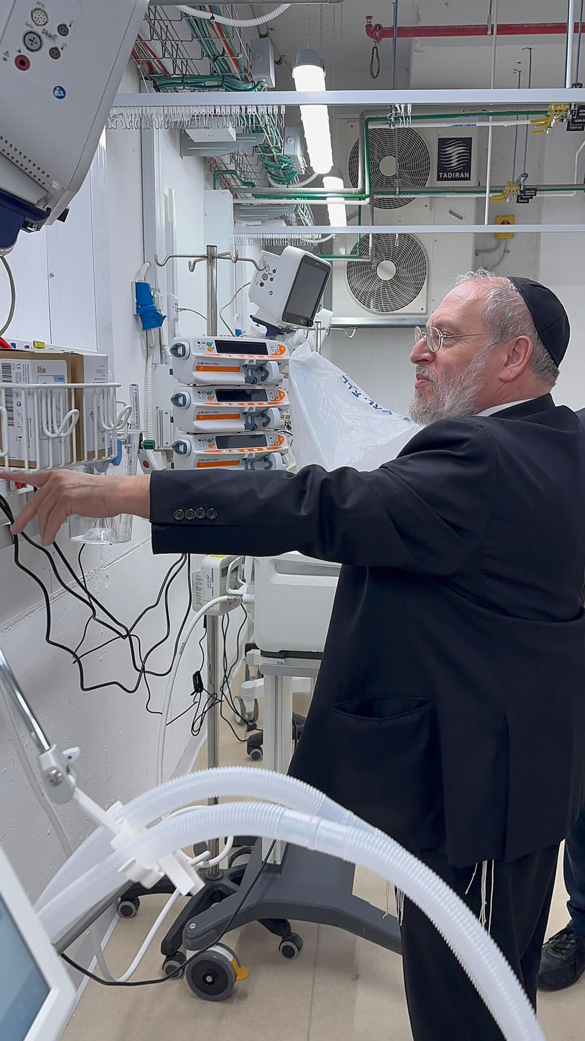 היועצים הרפואיים של ארגון 'מזור' בסיור במתחם הממוגן של שערי צדק