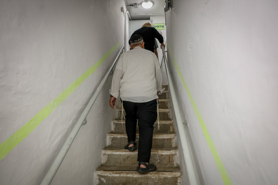 תושבי צפת במקלט המשותף בעיר