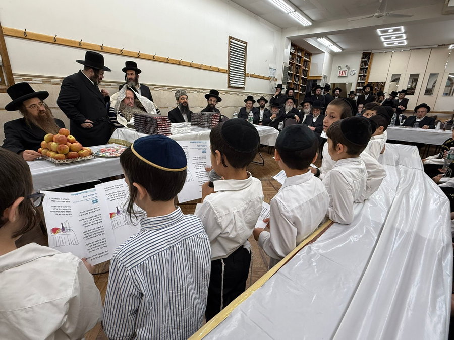 מסיבת החומש אצל האדמו"ר מקאלוב