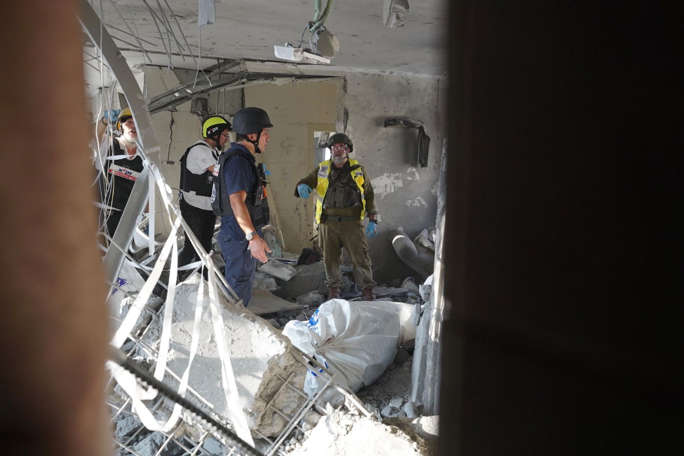 כוחות פיקוד העורף בזירת הנפילה בבאר שבע