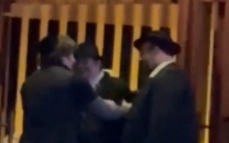 מדהים: נשיא ארגנטינה שוב הפתיע והופיע בחשאי באירוע לכבוד הרבי | צפו