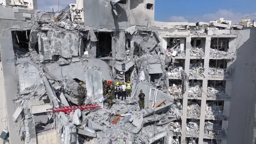 כוחות פיקוד העורף ממשיכים לפעול בזירת הנפילה בבאר שבע