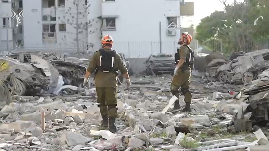 כוחות פיקוד העורף בזירת הנפילה בבאר שבע