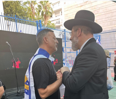 הרה"ר הגר"ד לאו בהלווית יונתן סמרנו הי"ד