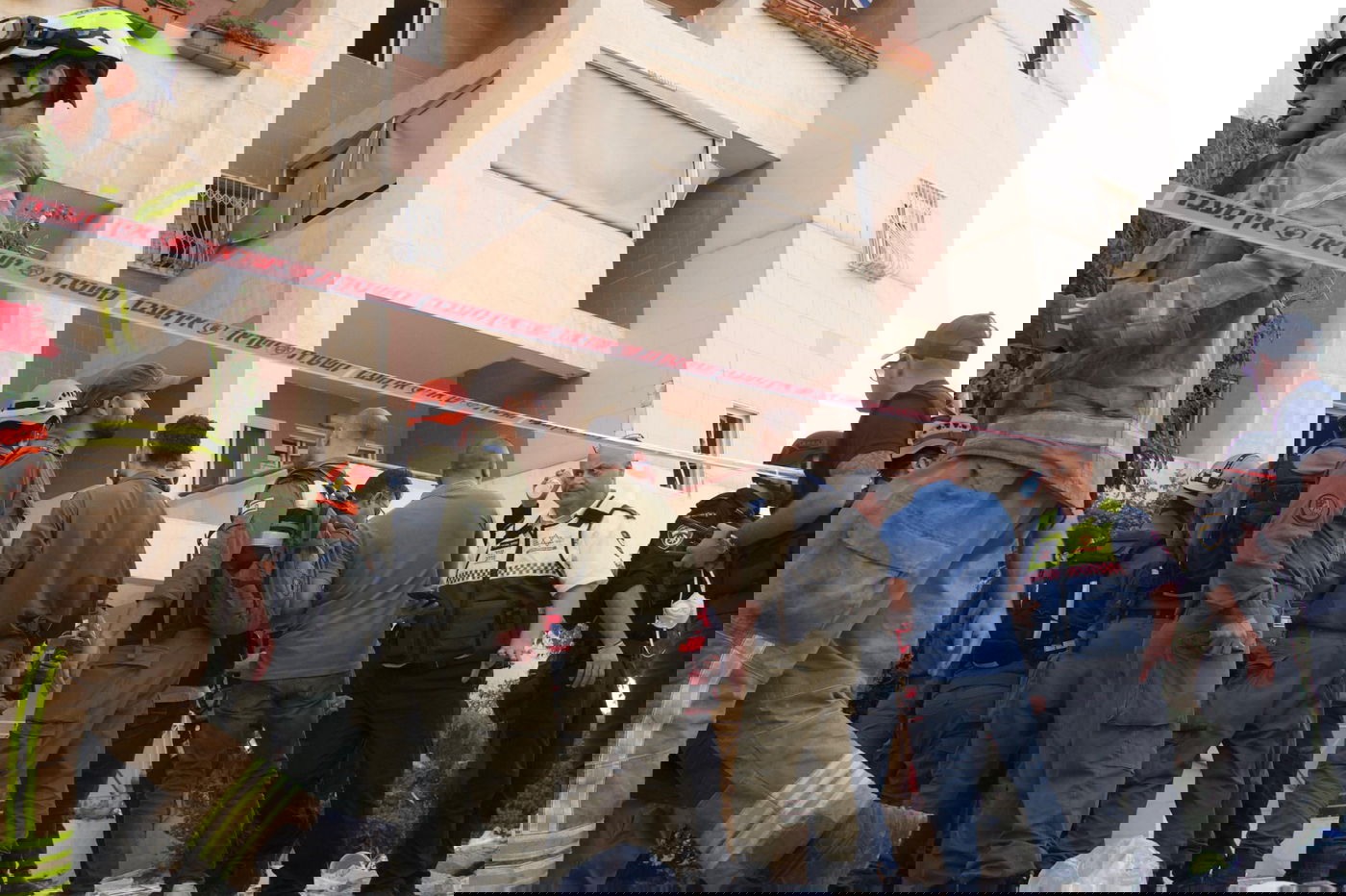 כוחות פיקוד העורף בזירת הנפילה בבאר שבע