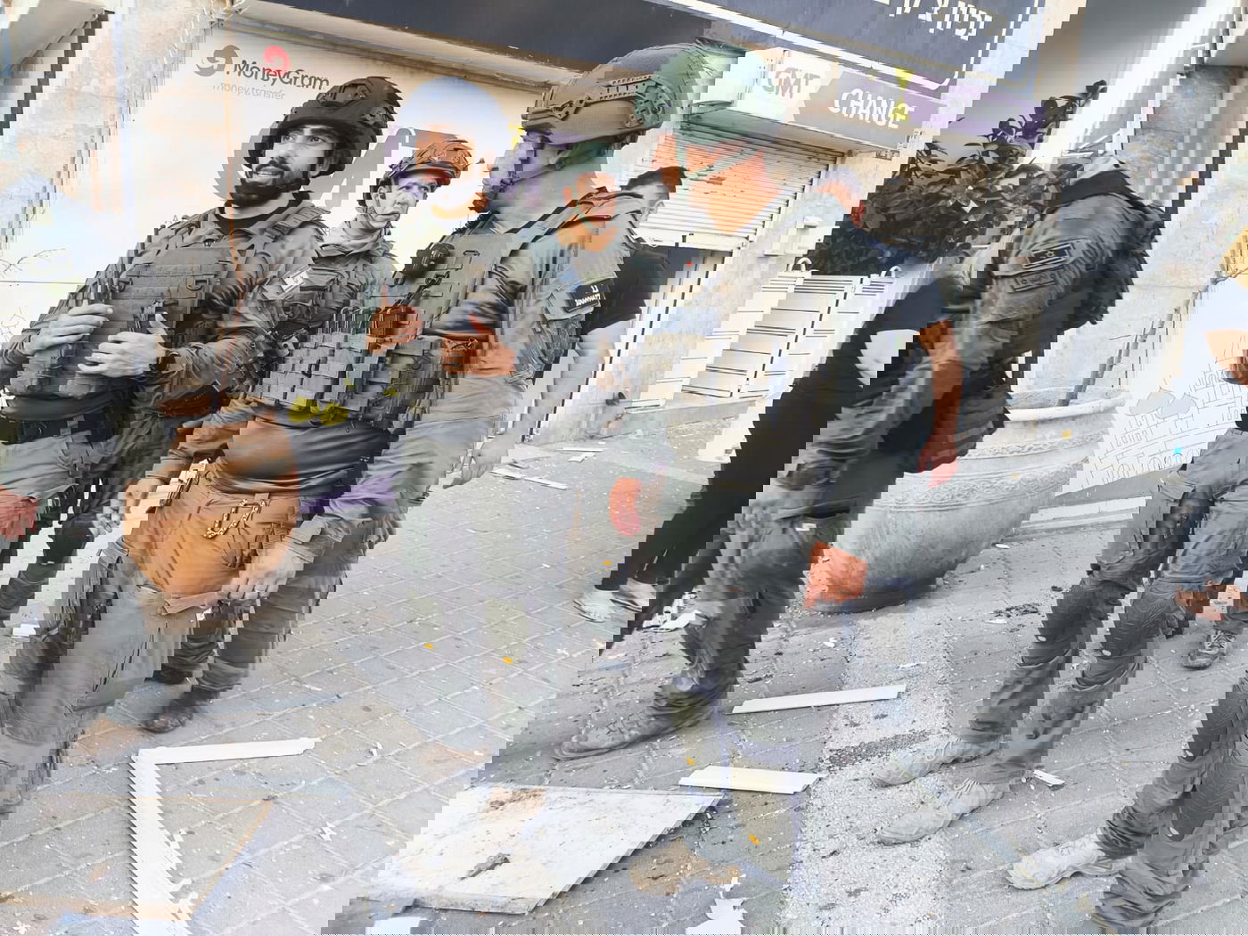 פעילות כוחות המשטרה בזירת הנפילה בבאר שבע