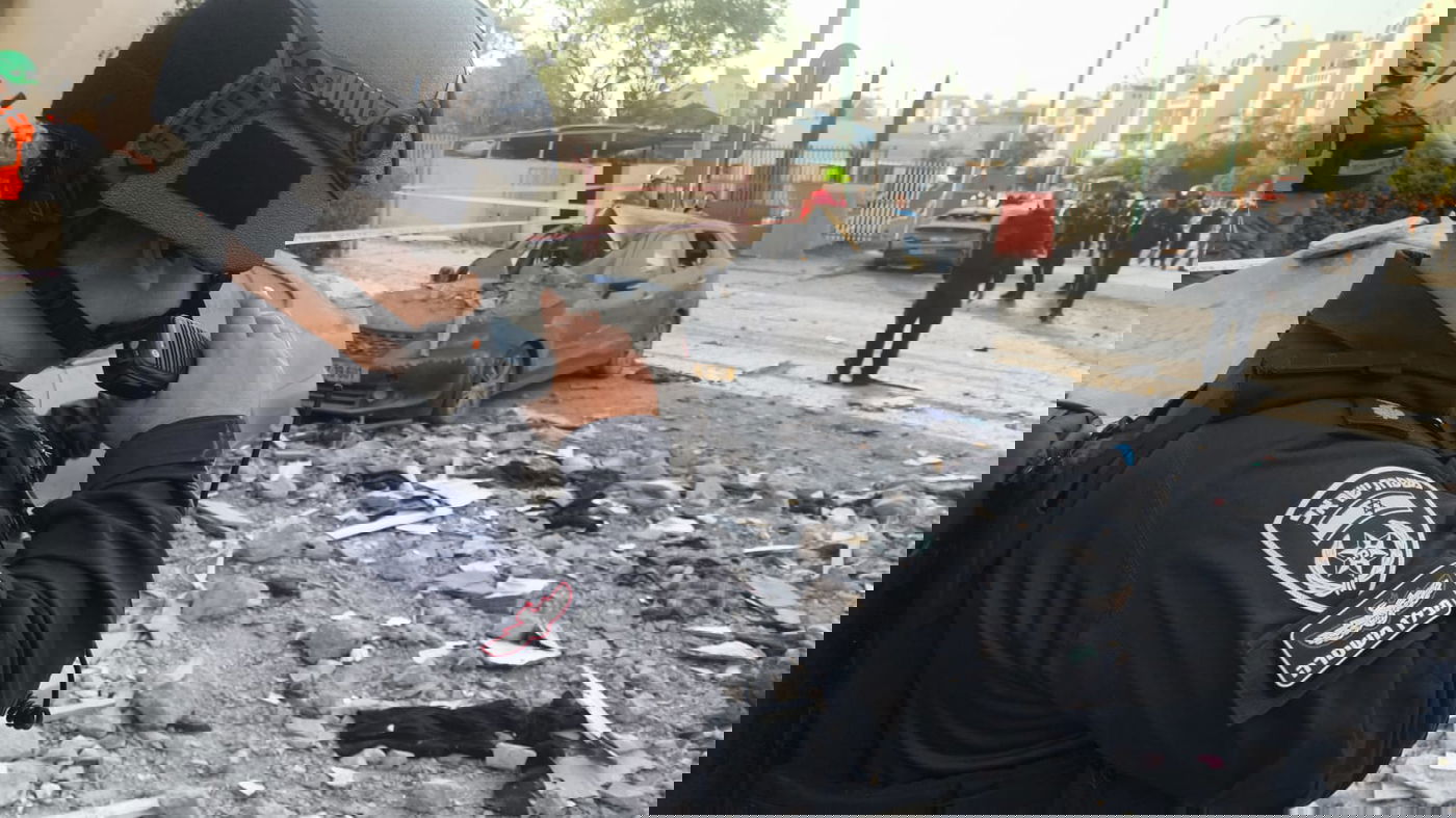 פעילות כוחות המשטרה בזירת הנפילה בבאר שבע