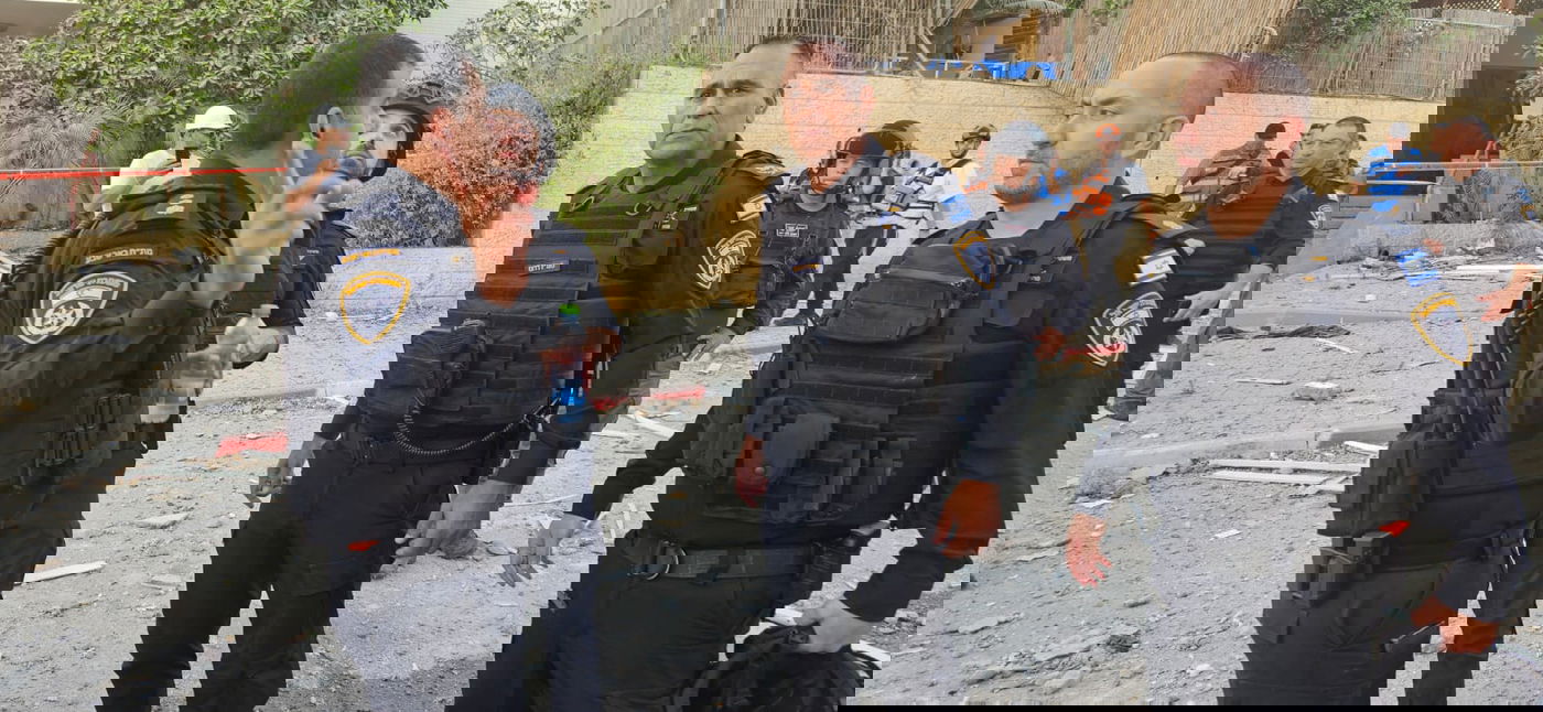 פעילות כוחות המשטרה בזירת הנפילה בבאר שבע