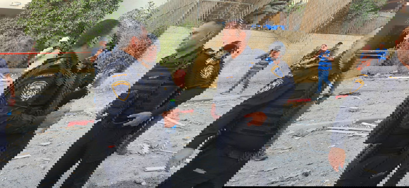 פעילות כוחות המשטרה בזירת הנפילה בבאר שבע