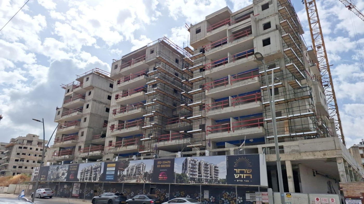 הבניה בעיצומה