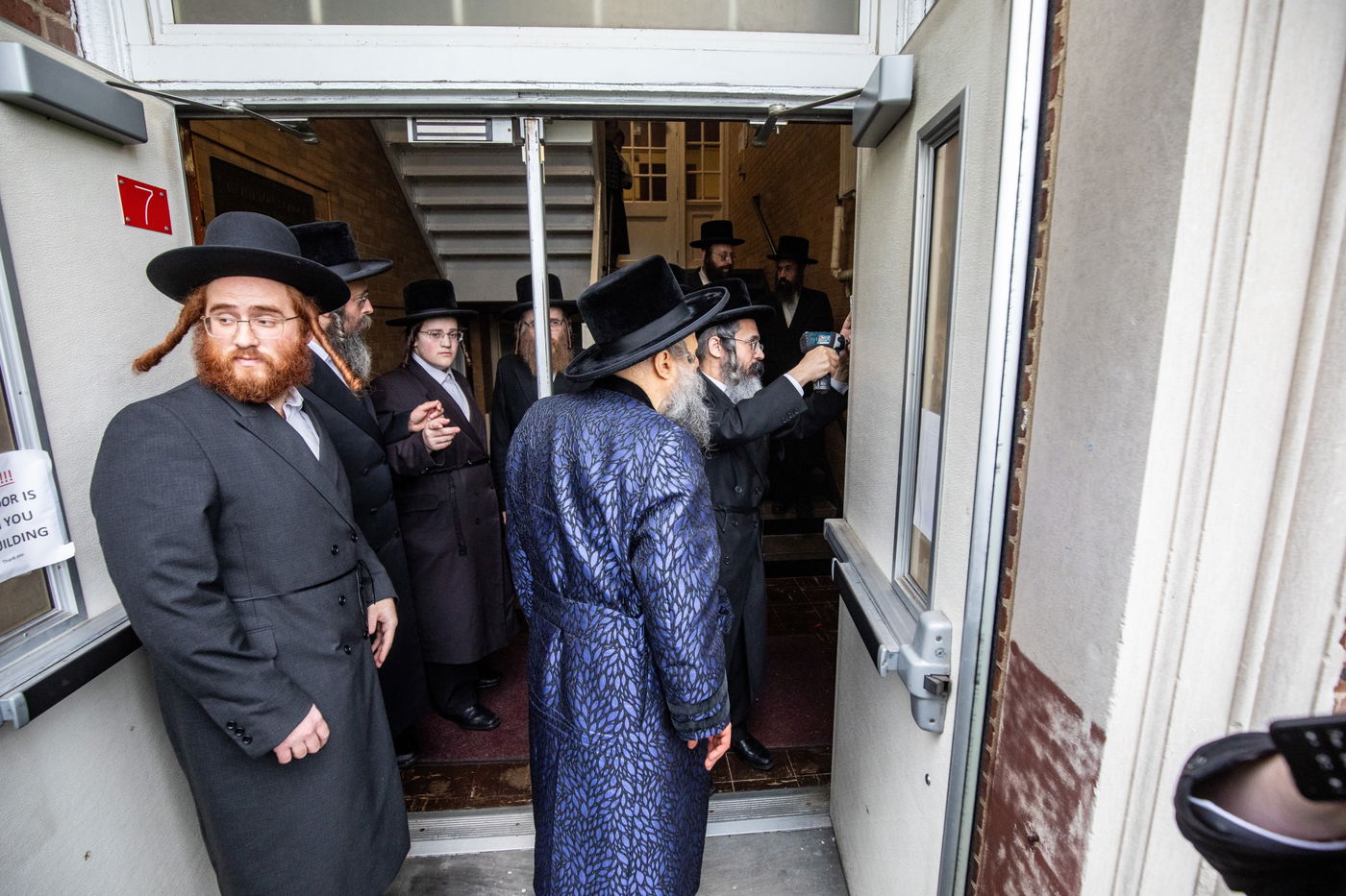 האדמו"ר מבאבוב 45 בביקור במוסדותיו ביוניאן