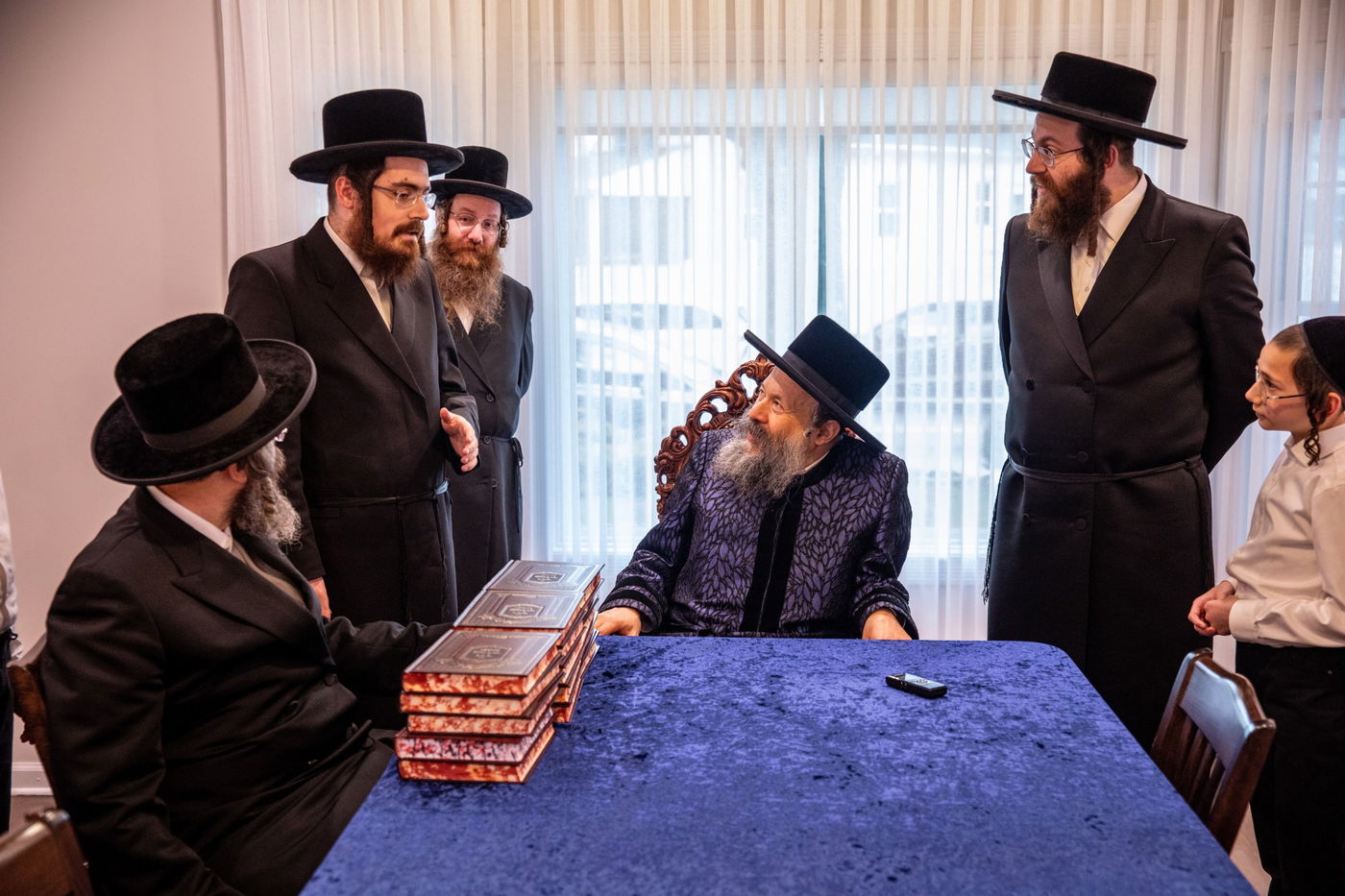 האדמו"ר מבאבוב 45 בביקור במוסדותיו ביוניאן