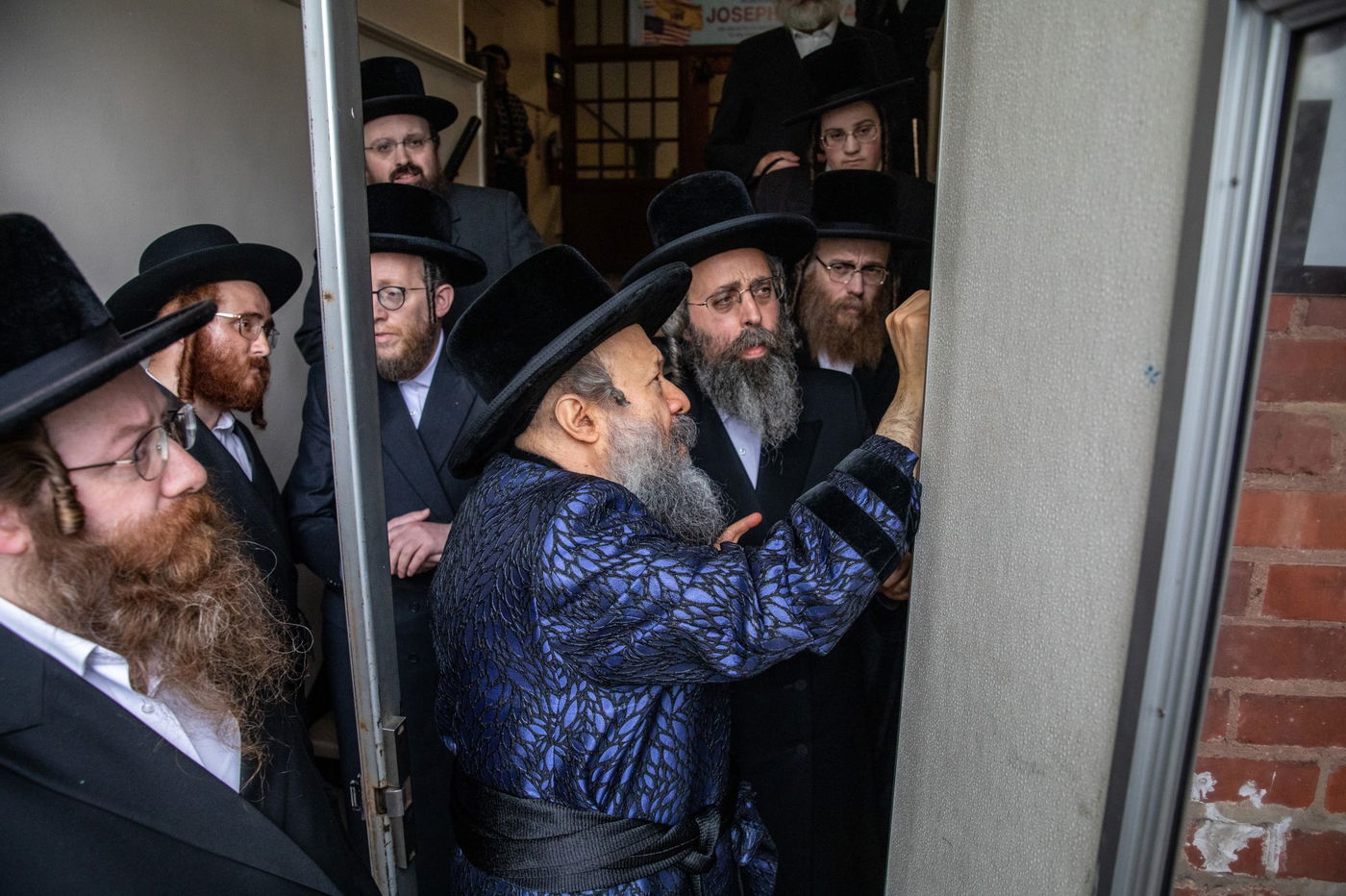 האדמו"ר מבאבוב 45 בביקור במוסדותיו ביוניאן