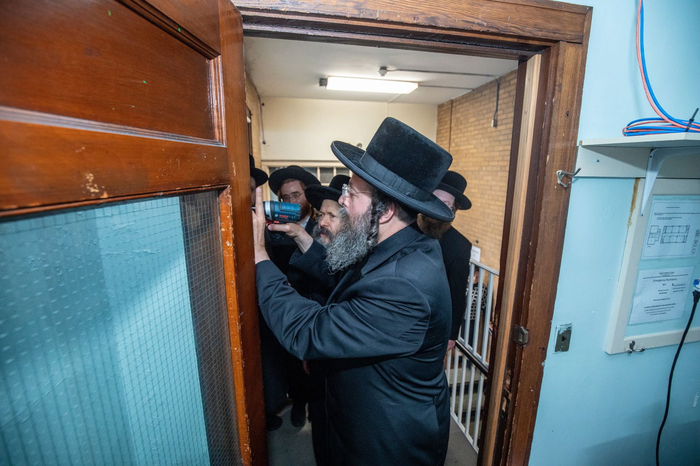 האדמו"ר מבאבוב 45 בביקור במוסדותיו ביוניאן