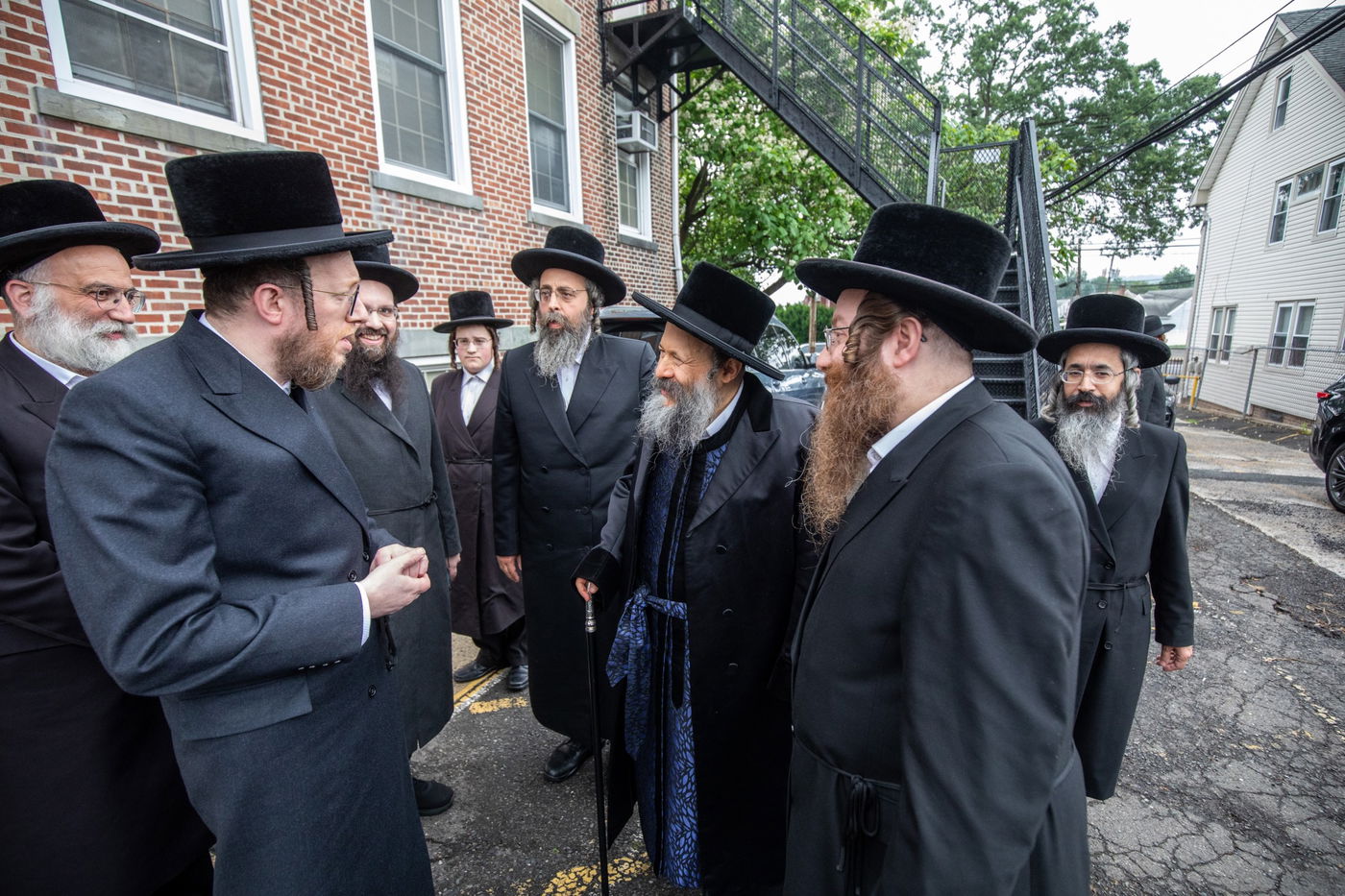 האדמו"ר מבאבוב 45 בביקור במוסדותיו ביוניאן