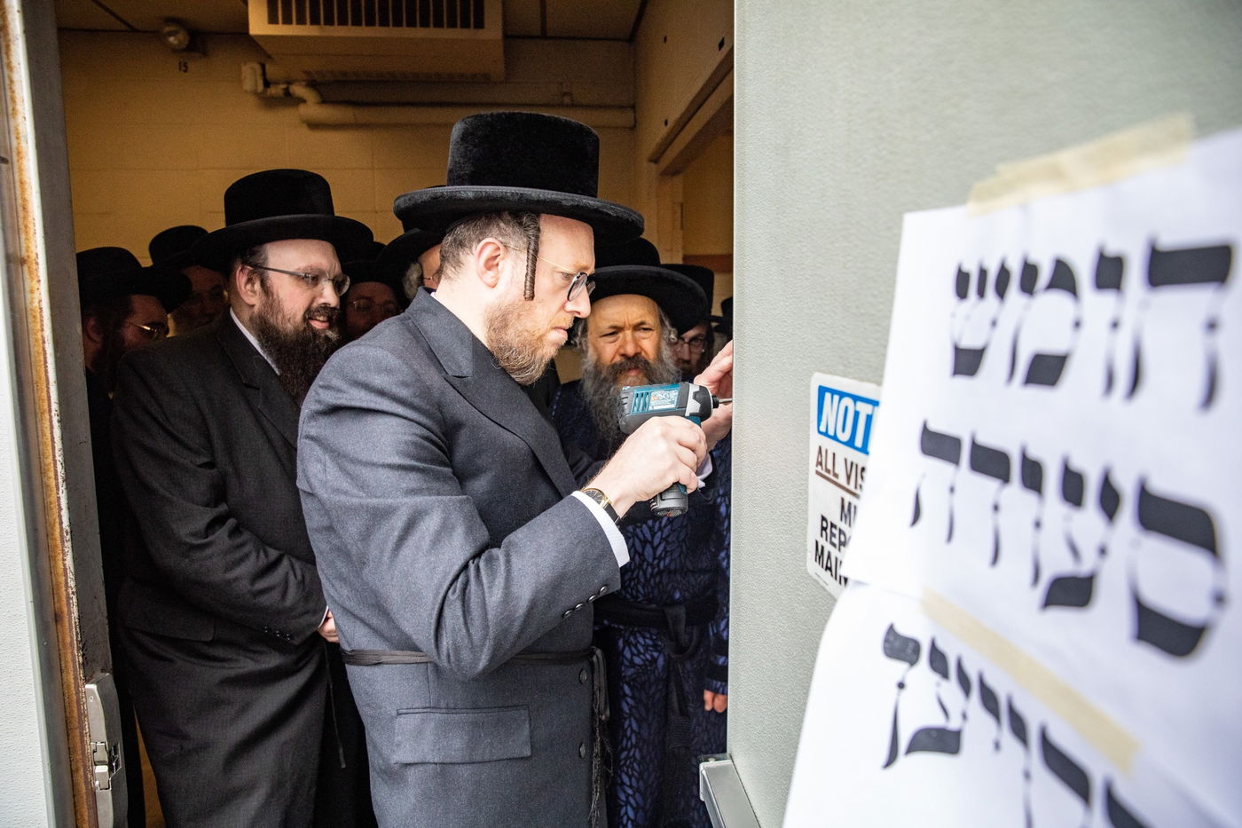 האדמו"ר מבאבוב 45 בביקור במוסדותיו ביוניאן