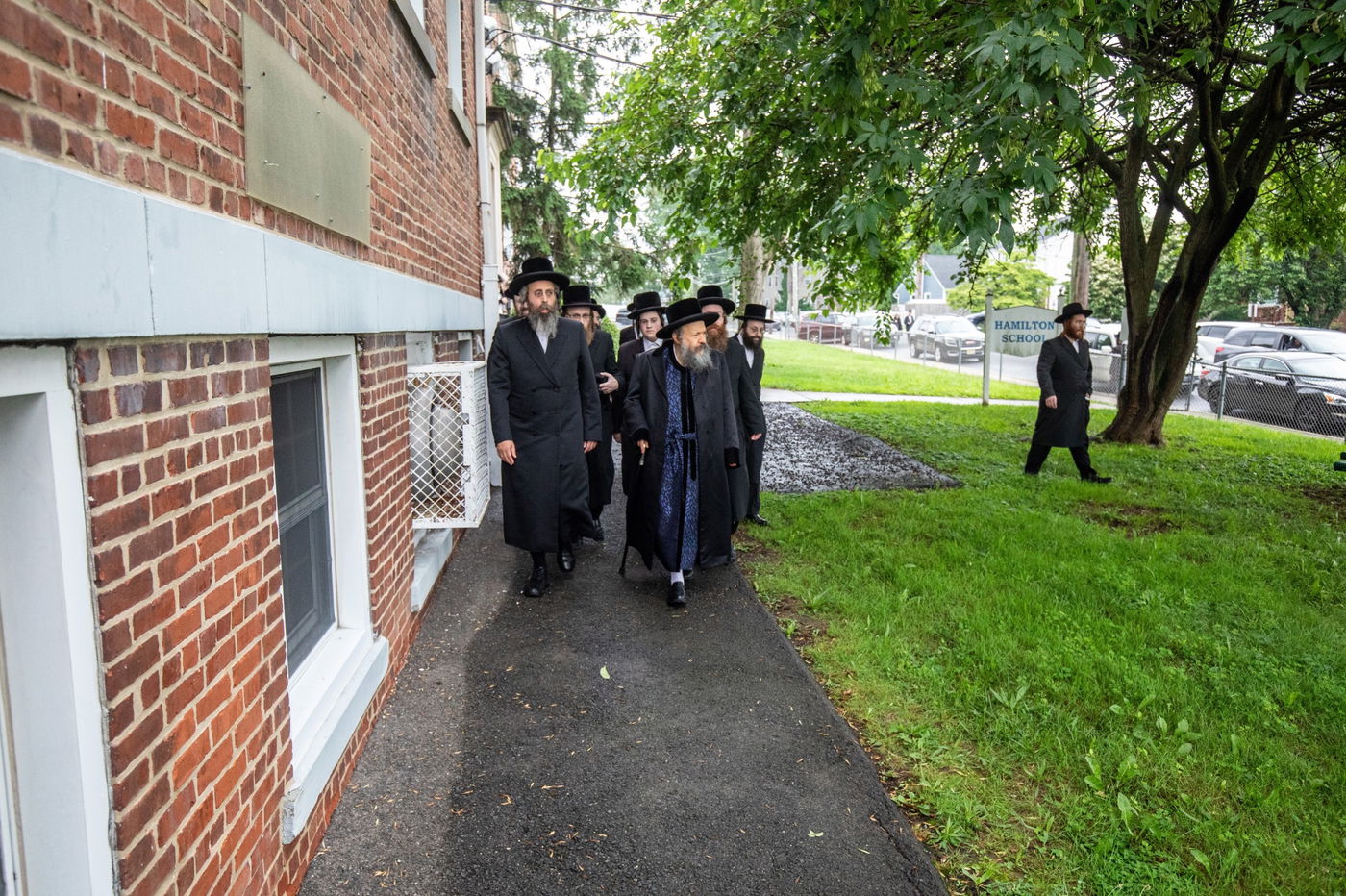 האדמו"ר מבאבוב 45 בביקור במוסדותיו ביוניאן