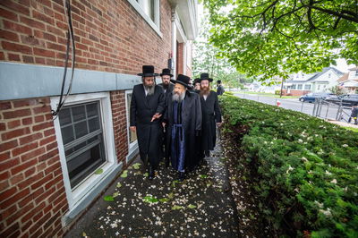 האדמו"ר מבאבוב 45 בביקור במוסדותיו ביוניאן