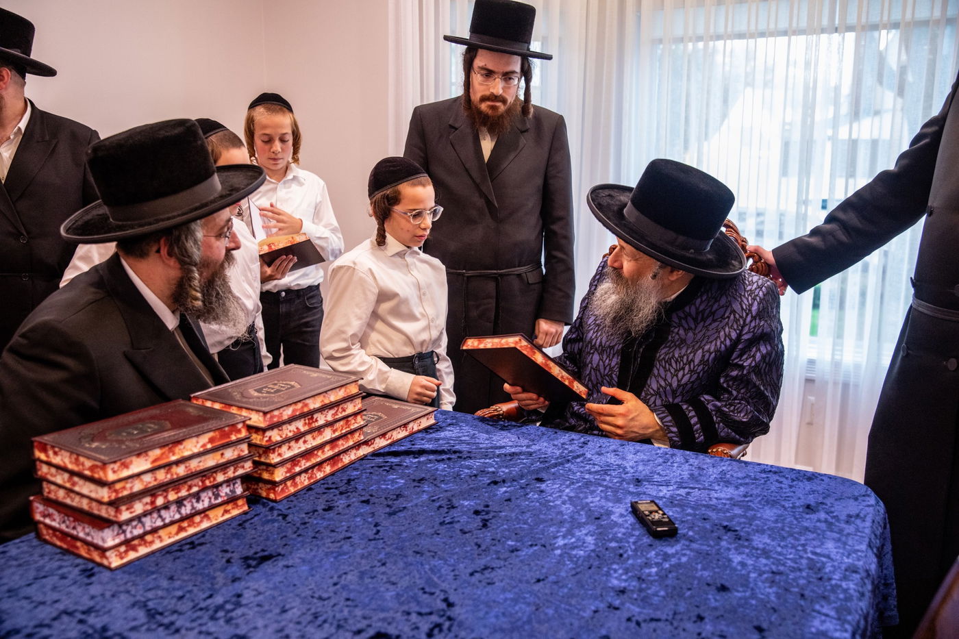 האדמו"ר מבאבוב 45 בביקור במוסדותיו ביוניאן