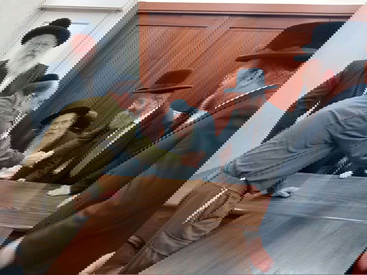 נציגי מערך ההסברה של פיקוד העורף בביקור אצל רבני בני ברק