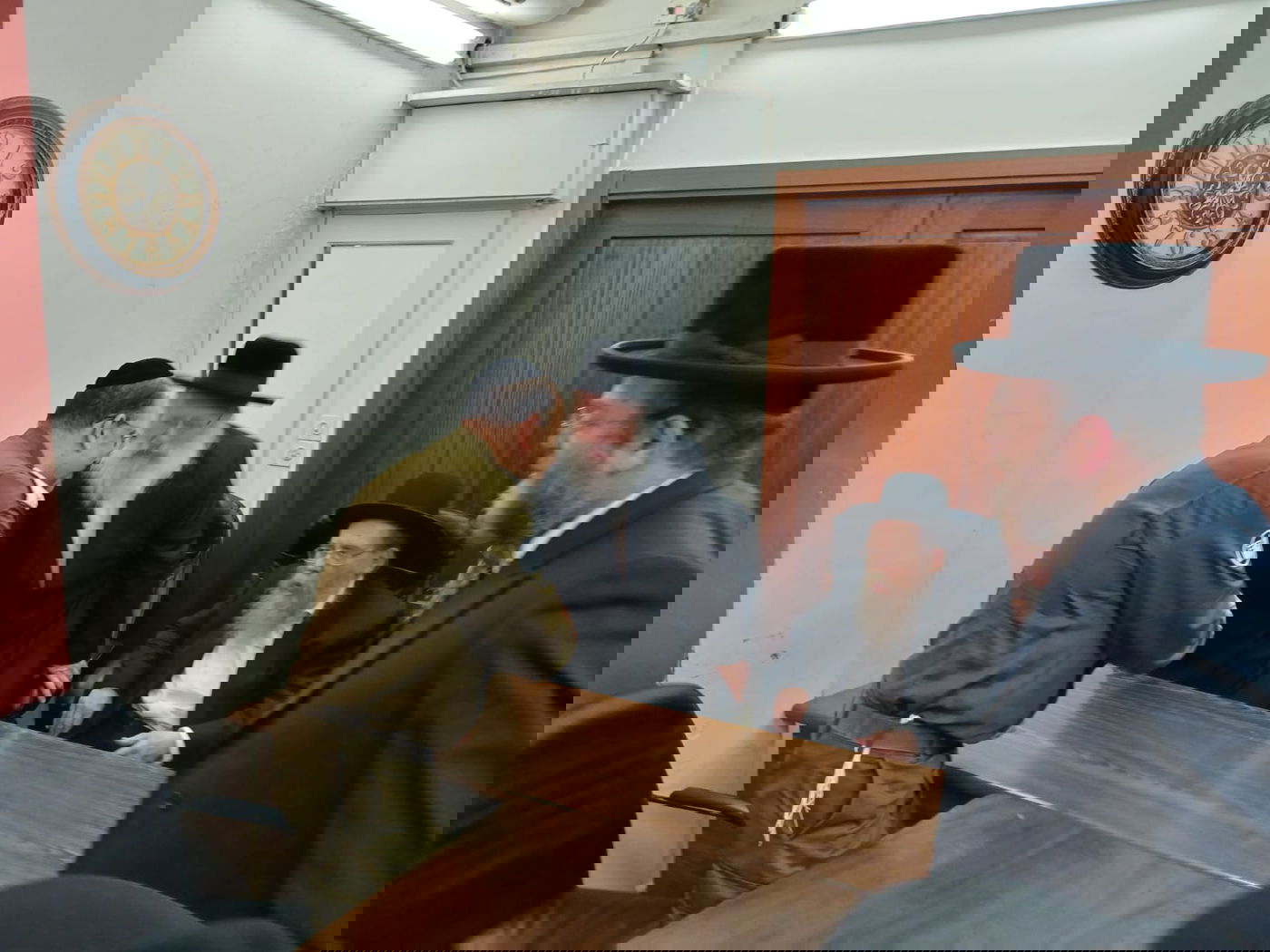 נציגי מערך ההסברה של פיקוד העורף בביקור אצל רבני בני ברק