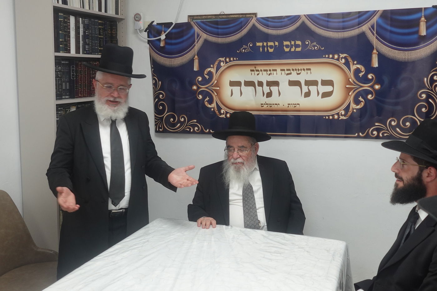 הגר"א סלים במעמד פתיחת ישיבת 'כתר תורה'