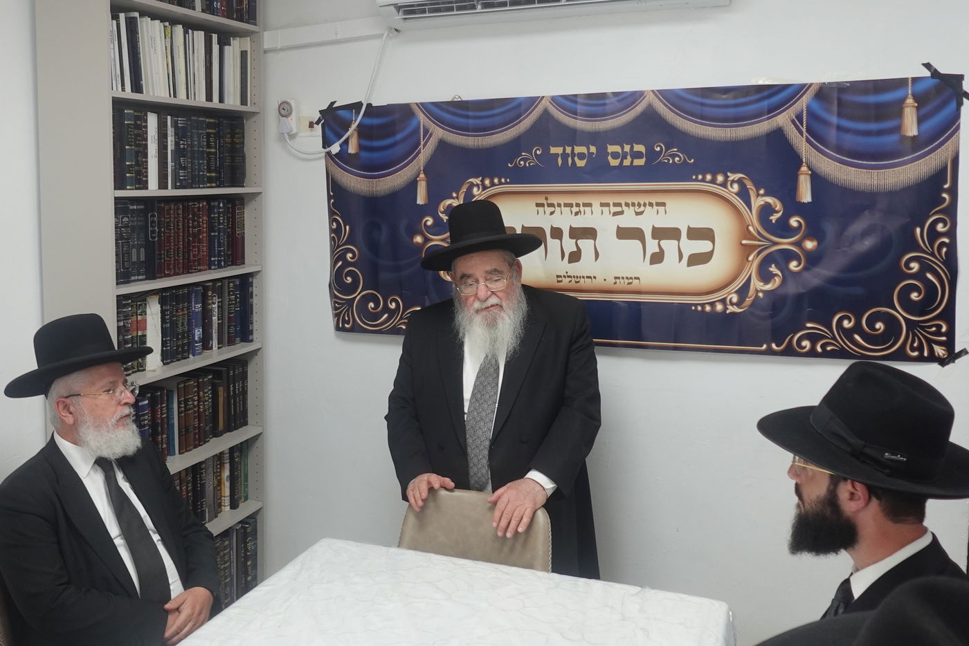 הגר"א סלים במעמד פתיחת ישיבת 'כתר תורה'