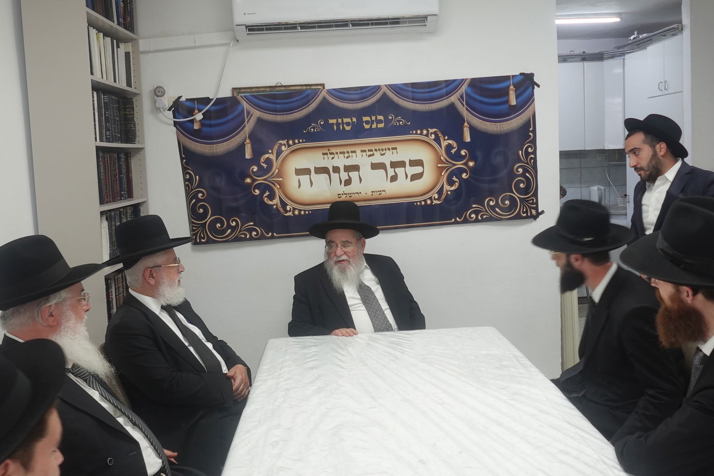 הגר"א סלים במעמד פתיחת ישיבת 'כתר תורה'