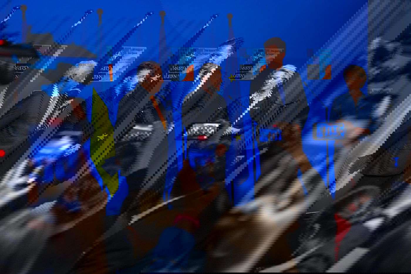 זלנסקי בחליפה, היום