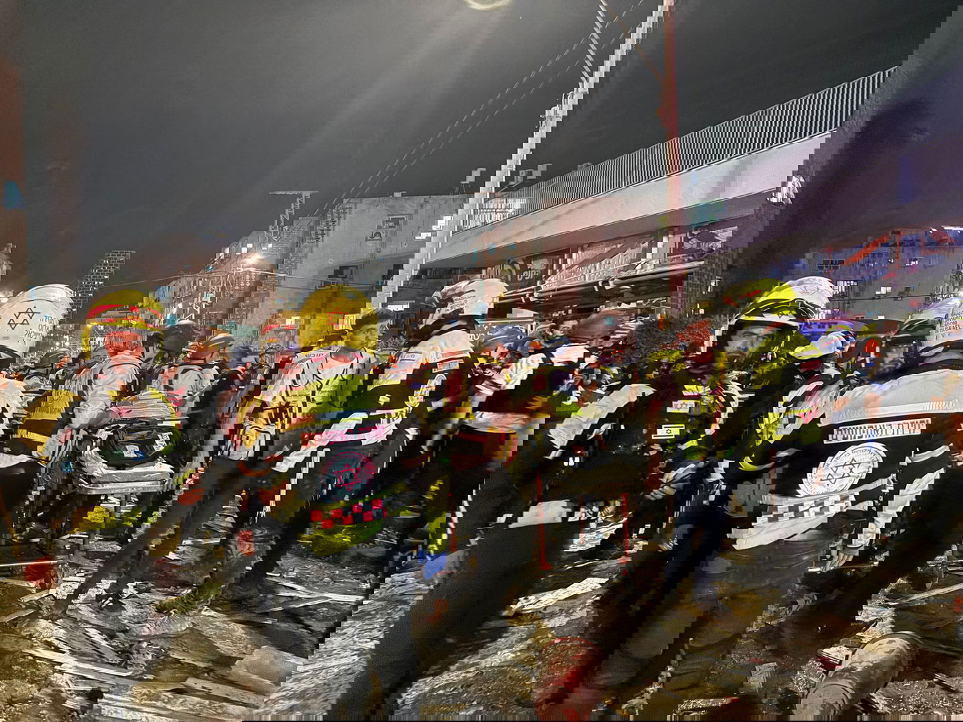 פעילי מד"א בזירות נפילת הטילים במבצע 'עם כלביא'