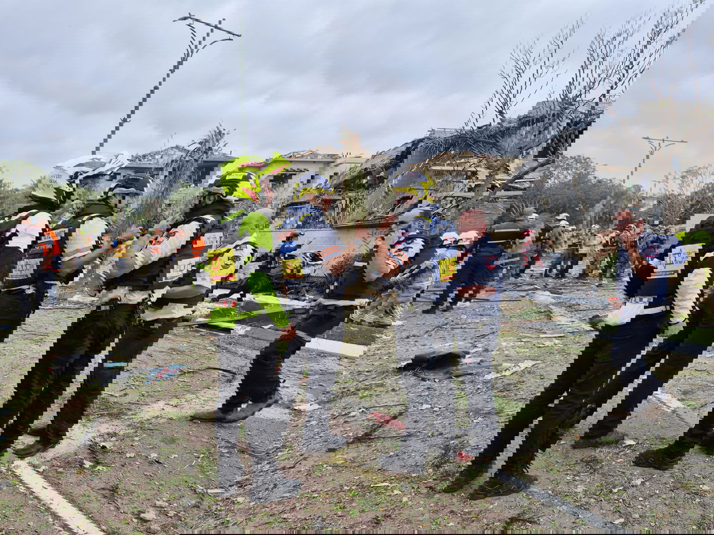 פעילי מד"א בזירות נפילת הטילים במבצע 'עם כלביא'