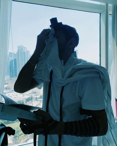 הזמר לירן דנינו: "אני חוזר בתשובה כל הזמן ומרבה ללמוד תורה"