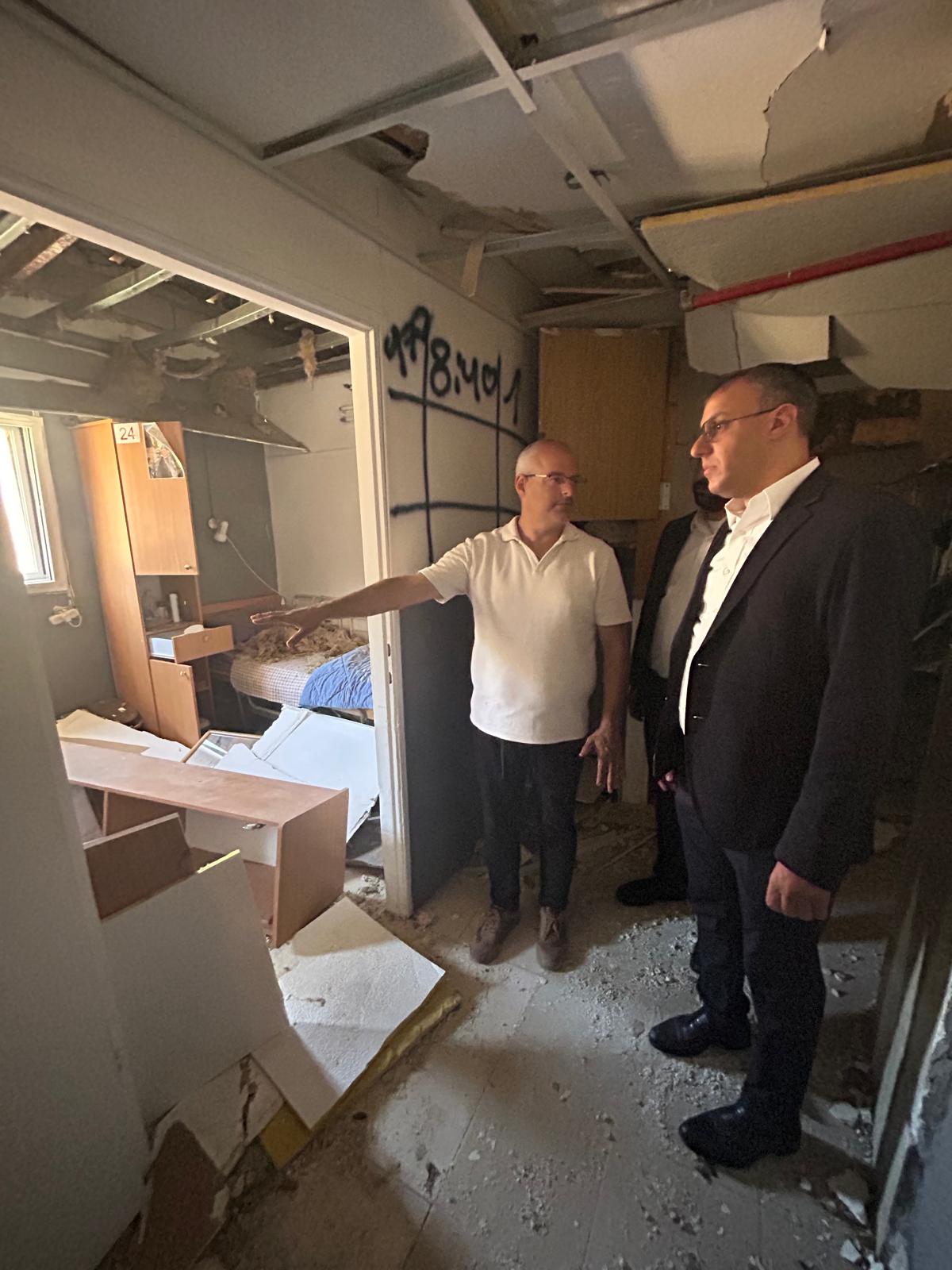 ביוזמת 'קדם': יו"ר ועדת הבריאות סייר במתחם בית אבות שנפגע מהדף נפילת טיל