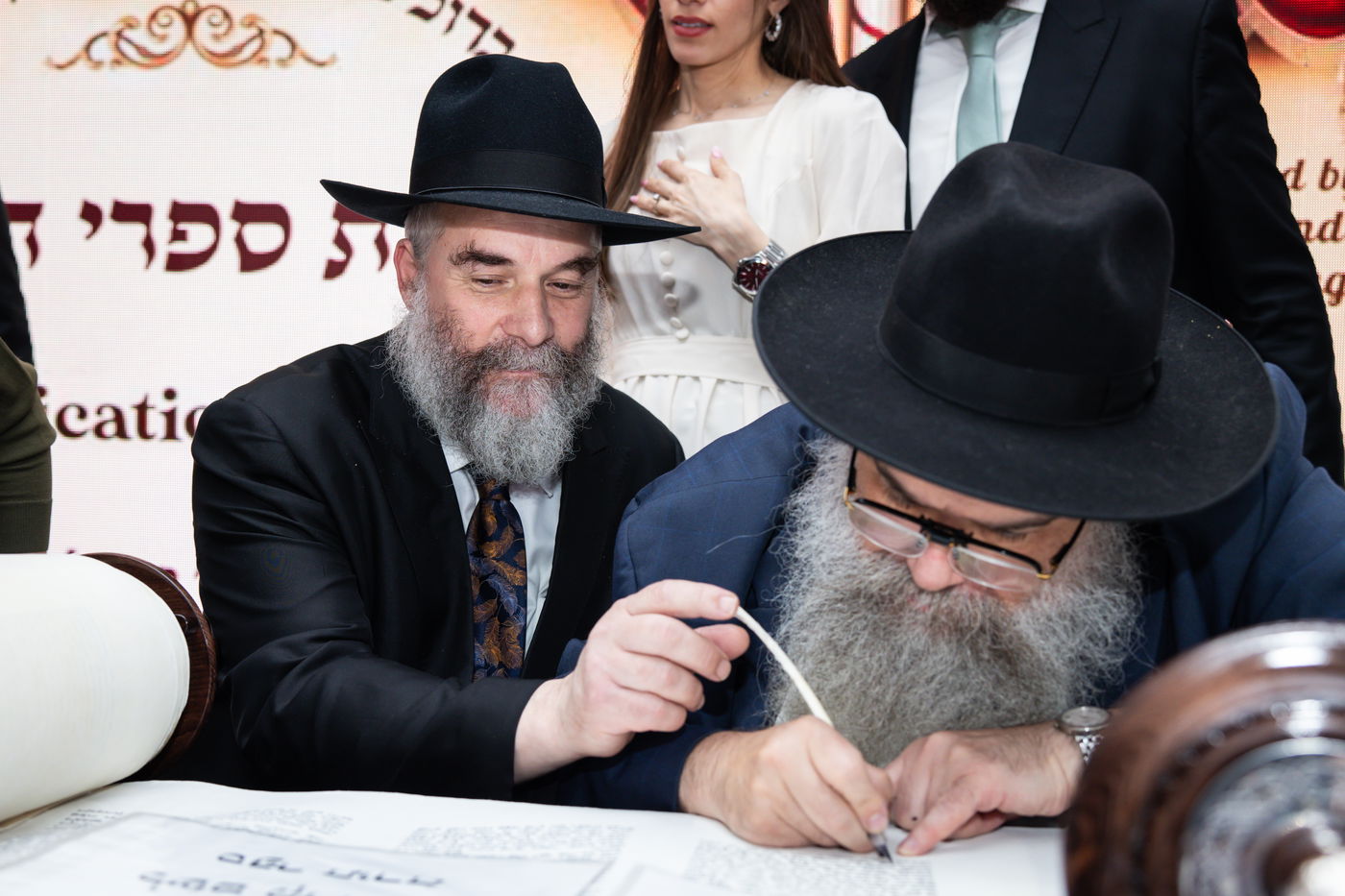 הכנסת ספרי תורה ב"בורגן ביץ" שבברוקלין