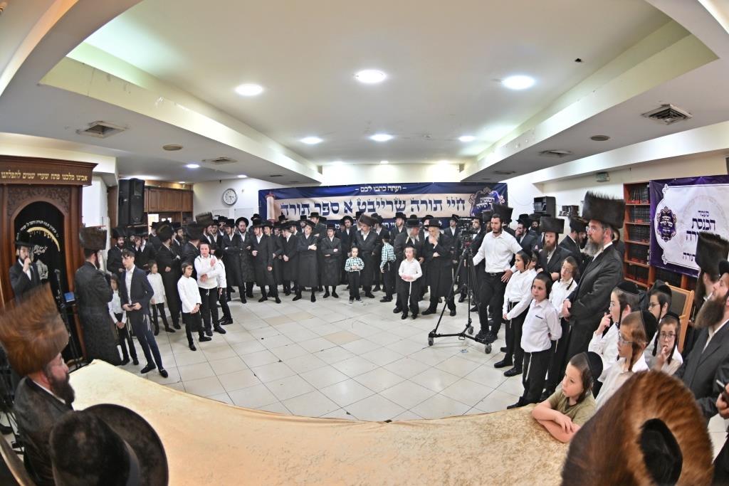 מעמד הכנסת ספר תורה לישיבת 'חיי תורה'